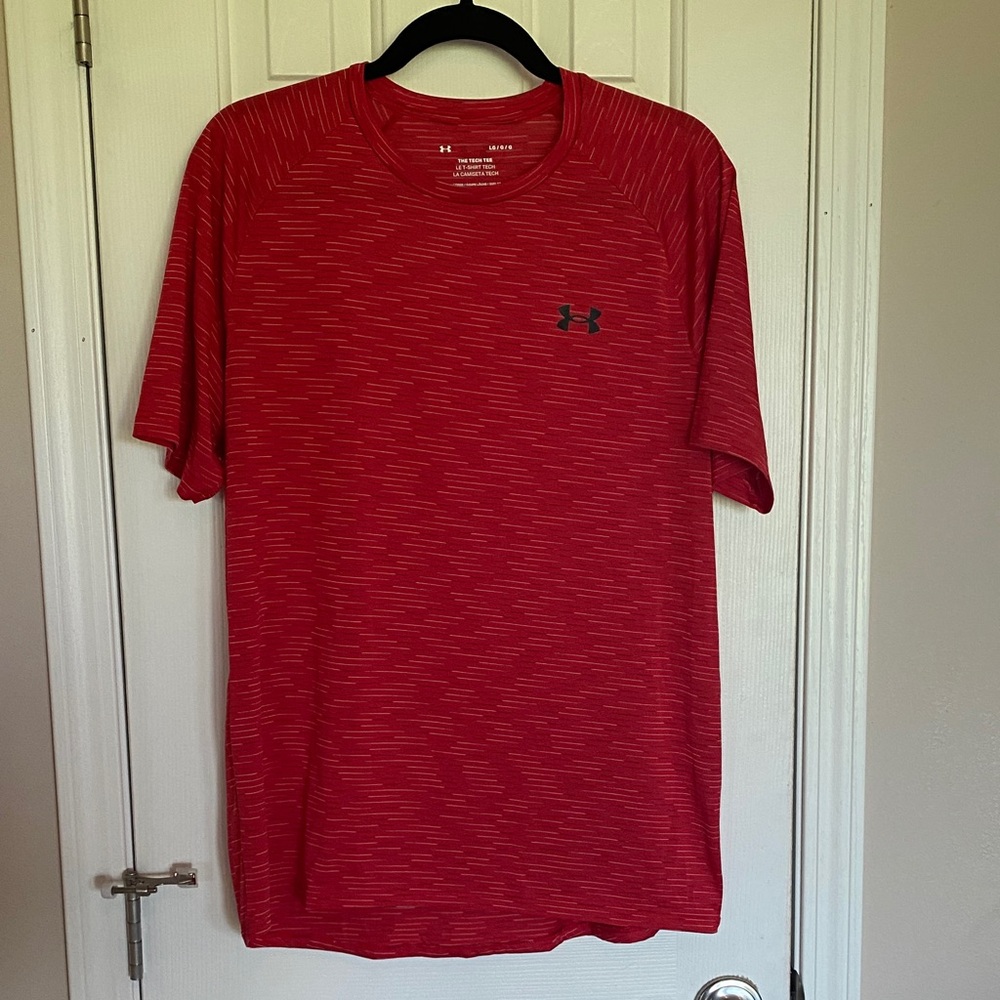 Under Armour Men's Red Patterned Tee